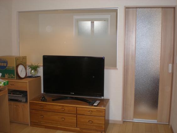 日の当らないリビングを明るくする