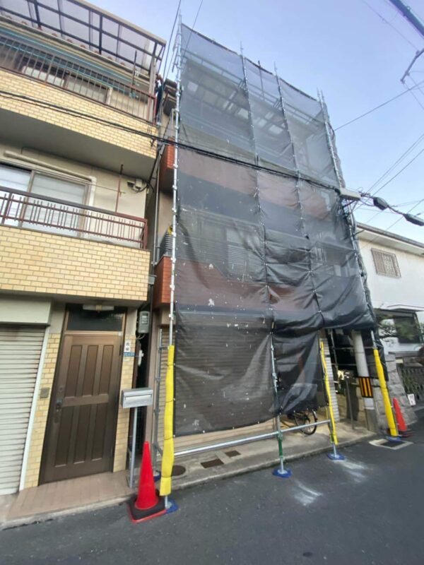 東大阪市／築40年以上で初めての外壁塗装／雨樋塗装／庇塗装／シャッター塗装