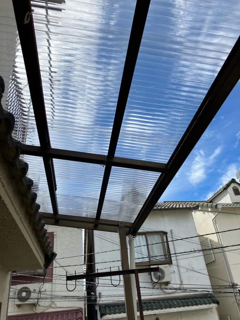 2階テラス屋根・波板張り替え　施工事例｜東大阪市K様邸