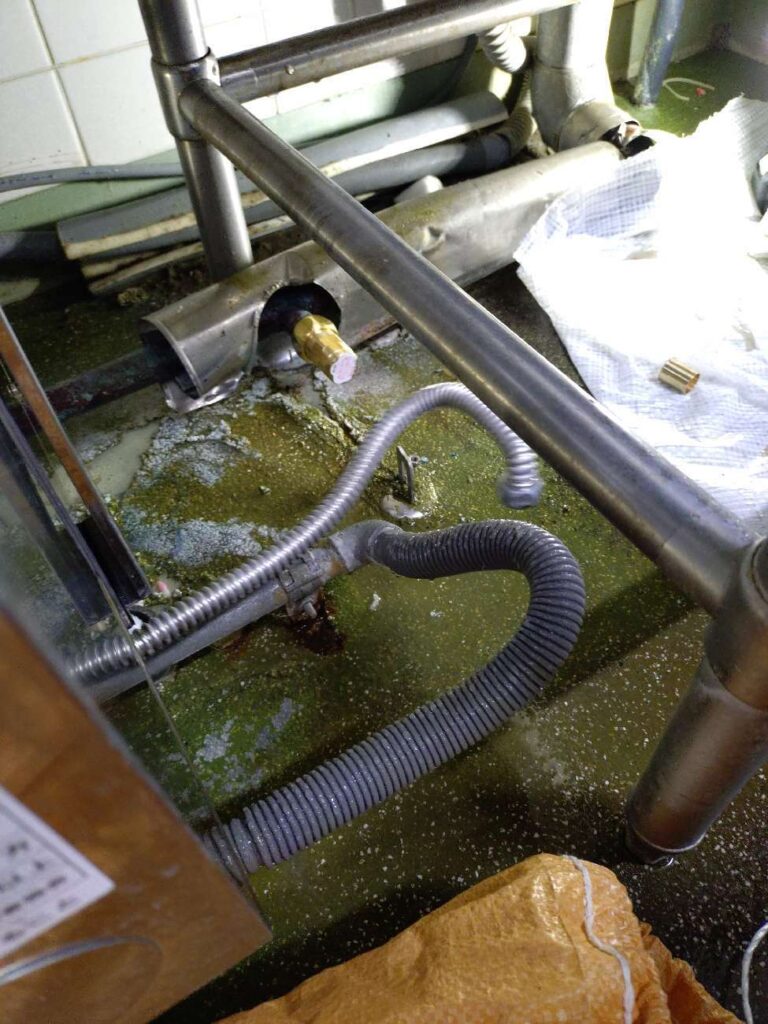 給湯配管水漏れ工事｜東大阪市特別養護老人ホーム様