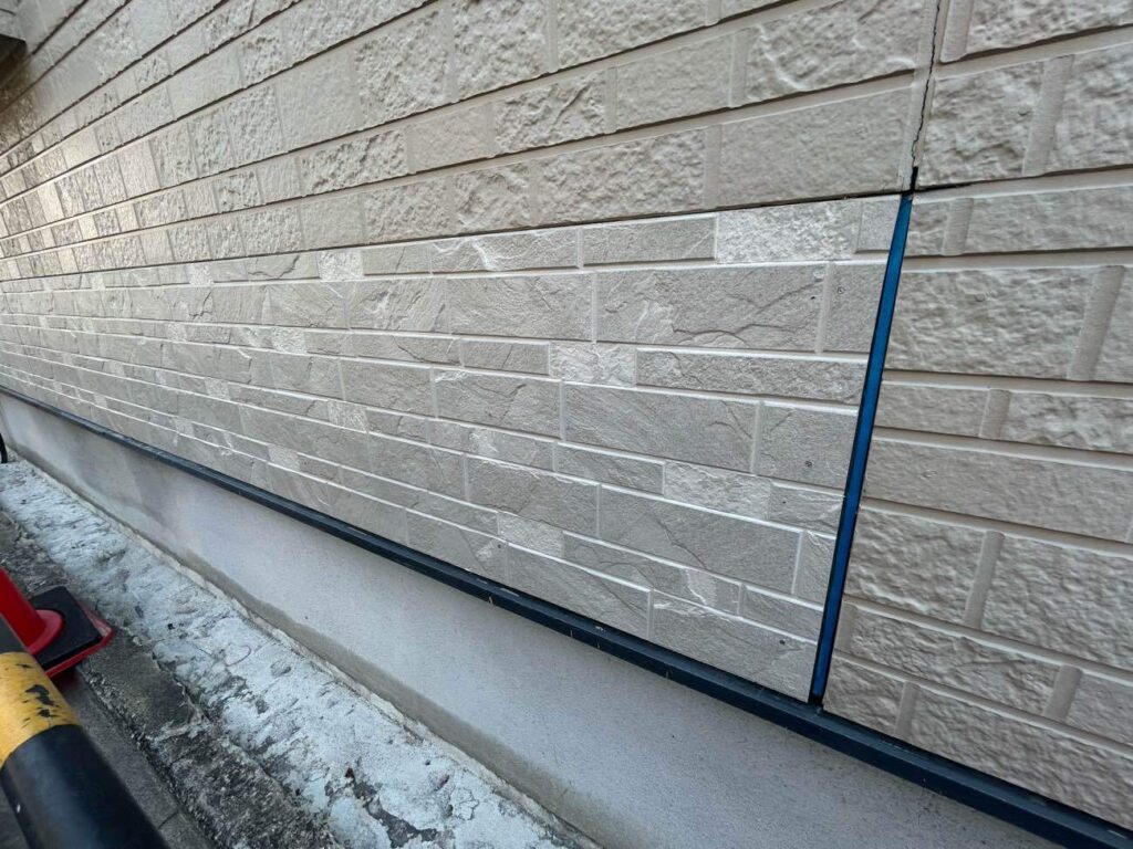 似たようなデザインで新しいサイディングを張りました。