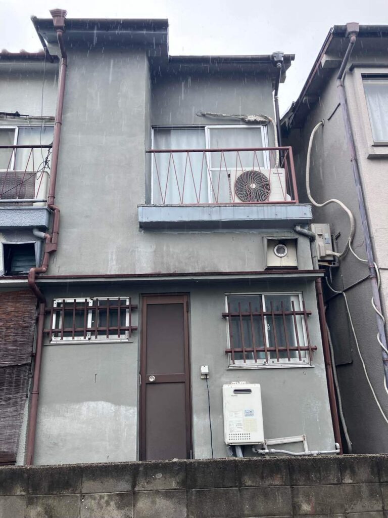 テラスハウス(連棟)の外壁塗装・雨樋改修|東大阪市I様邸
