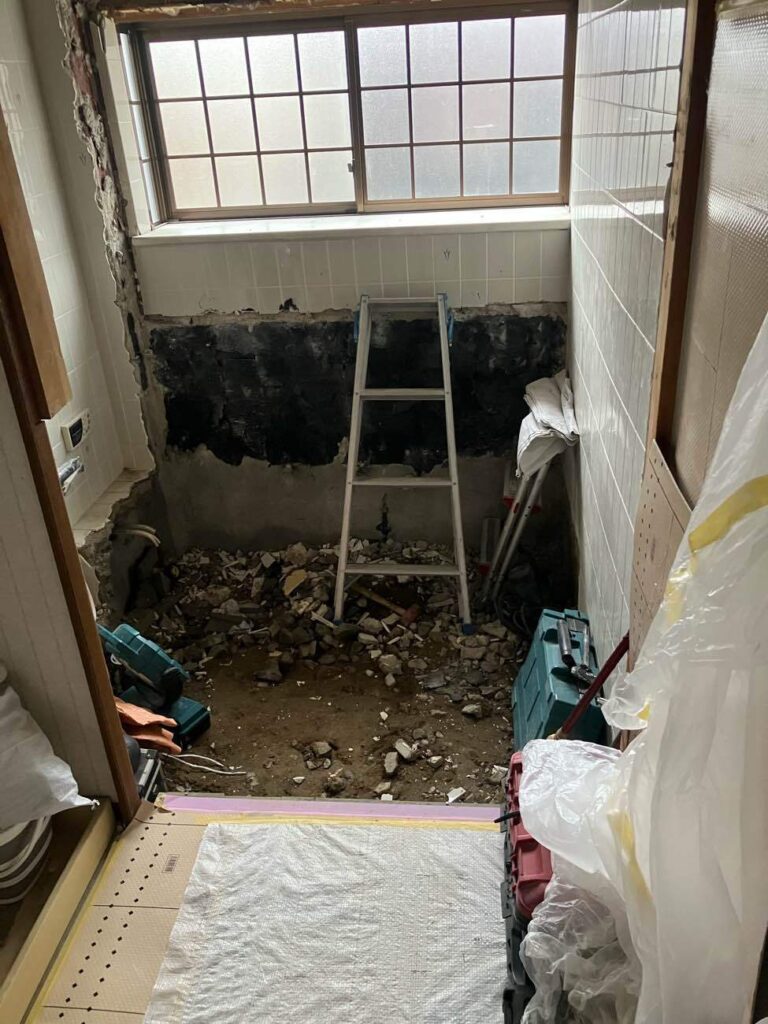 浴室の解体 ガラがたくさん