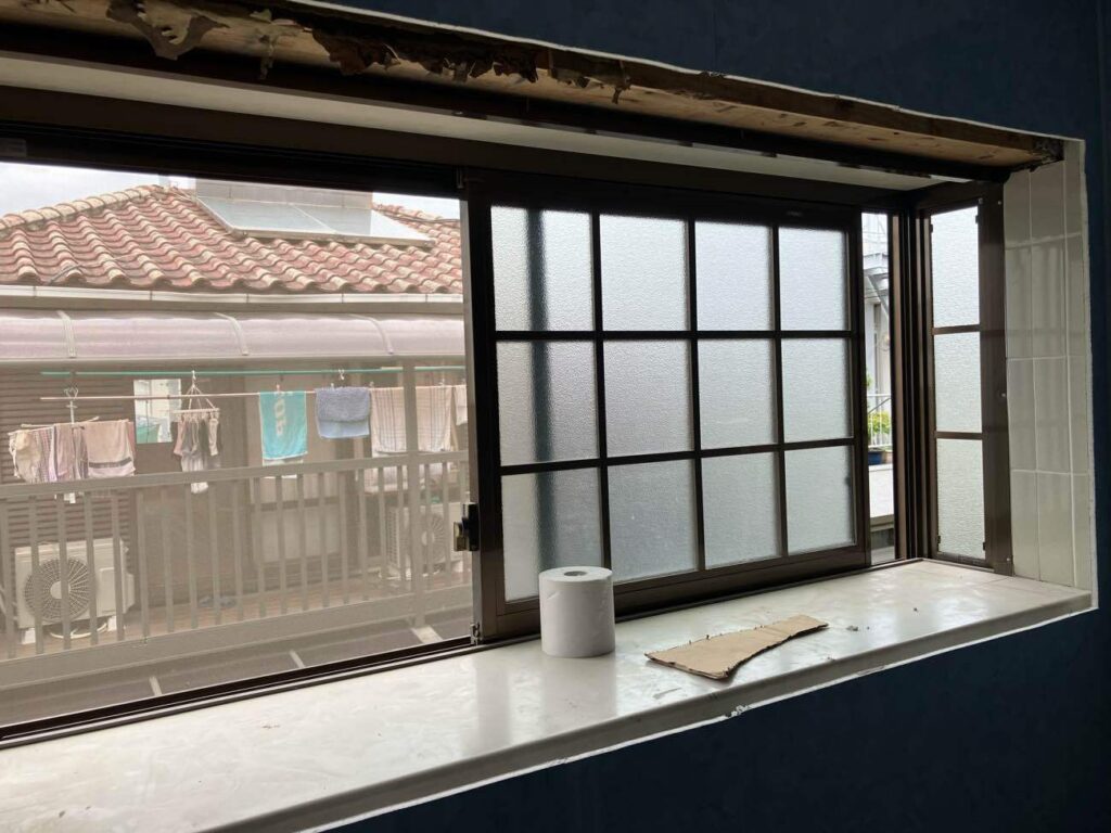内窓施工中