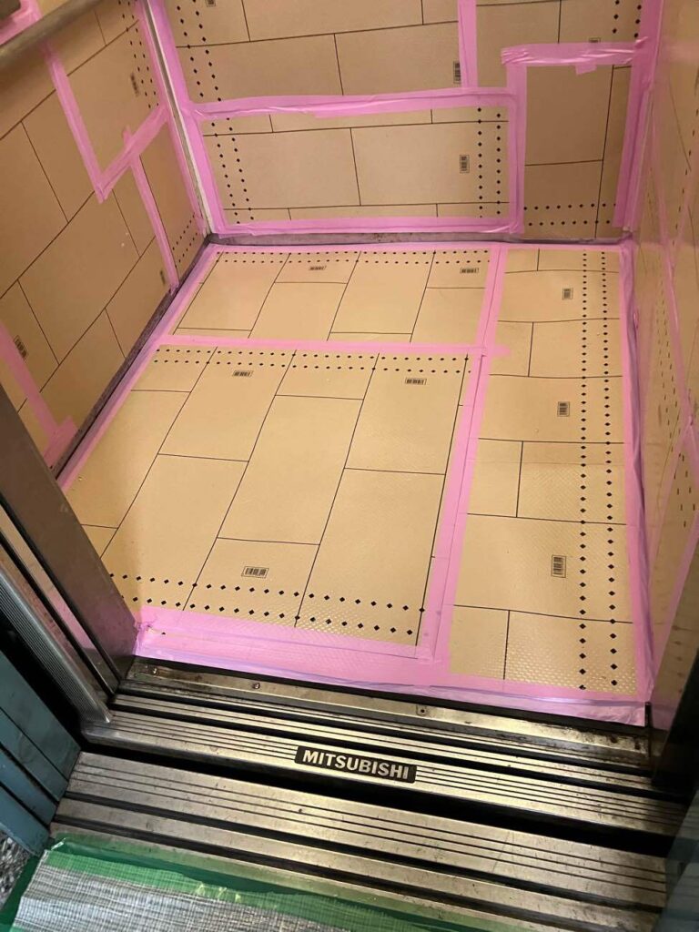 エレベーターに養生