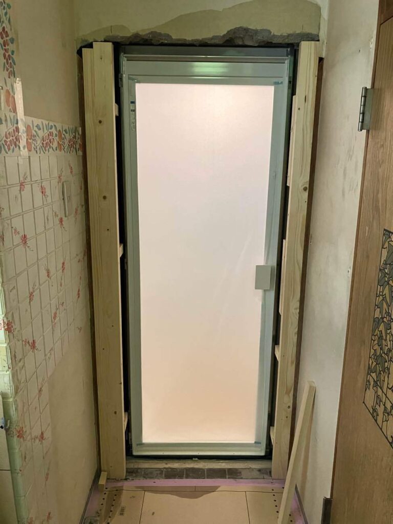 浴室　ドア設置