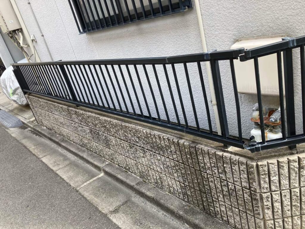 道路側のフェンス