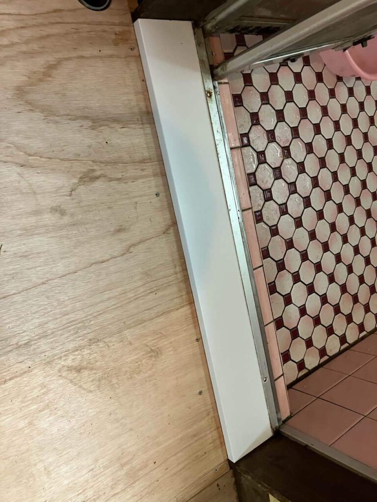 浴室用の樹脂枠