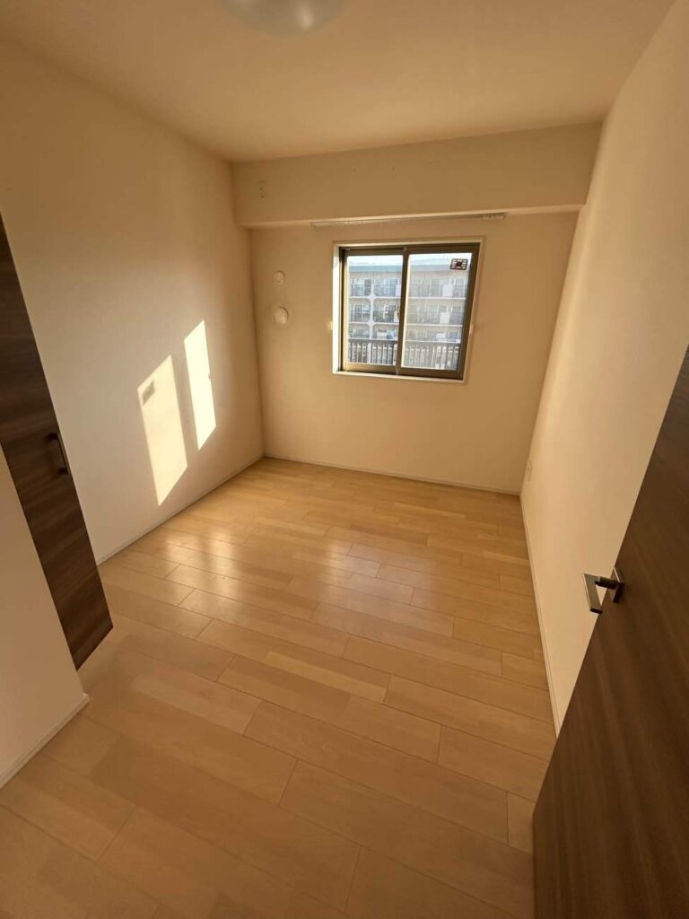 リビング隣の洋室