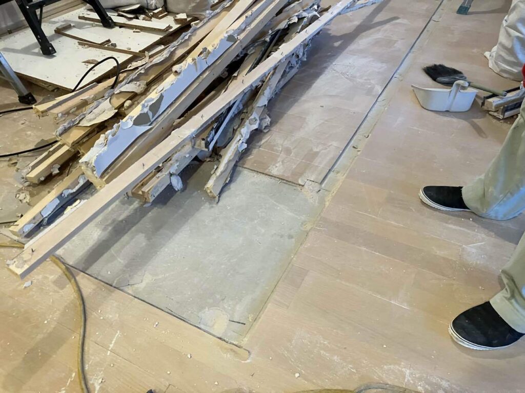 壁の解体 床