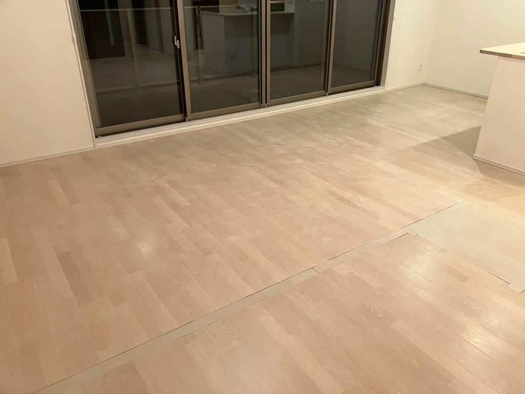 リビング　床　仕上げ