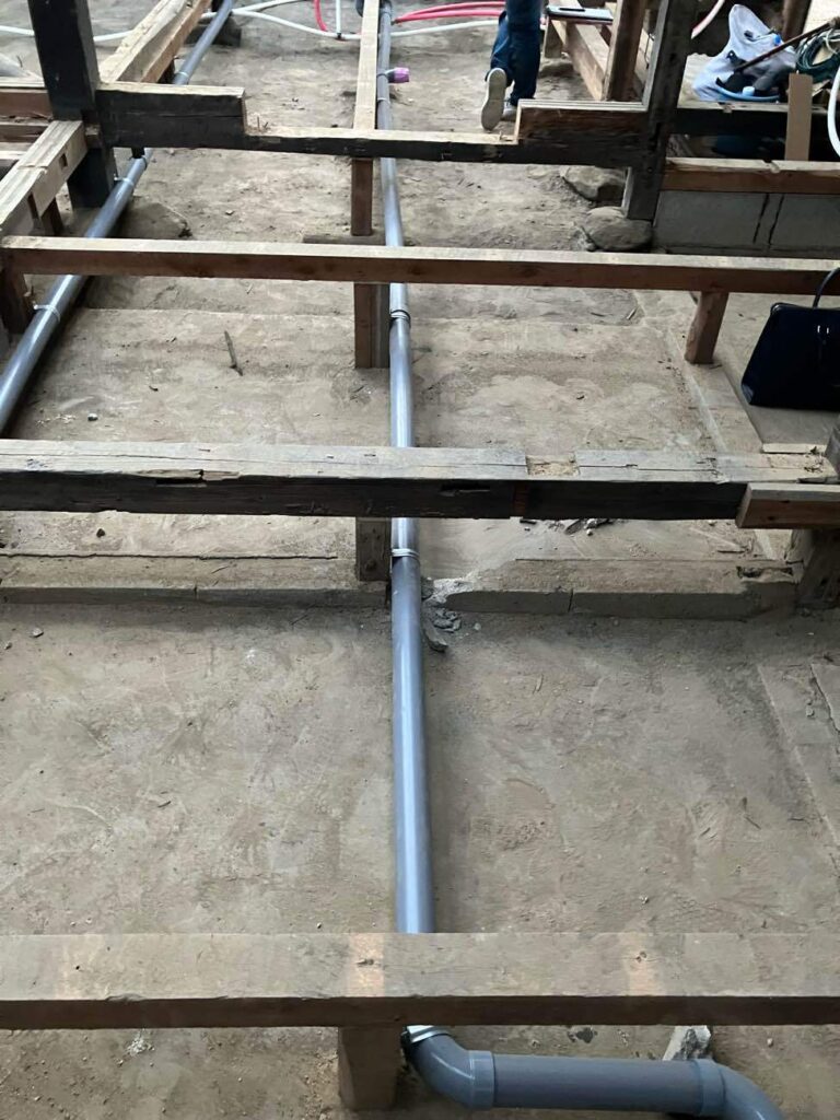 配管ルートの確保／施工中