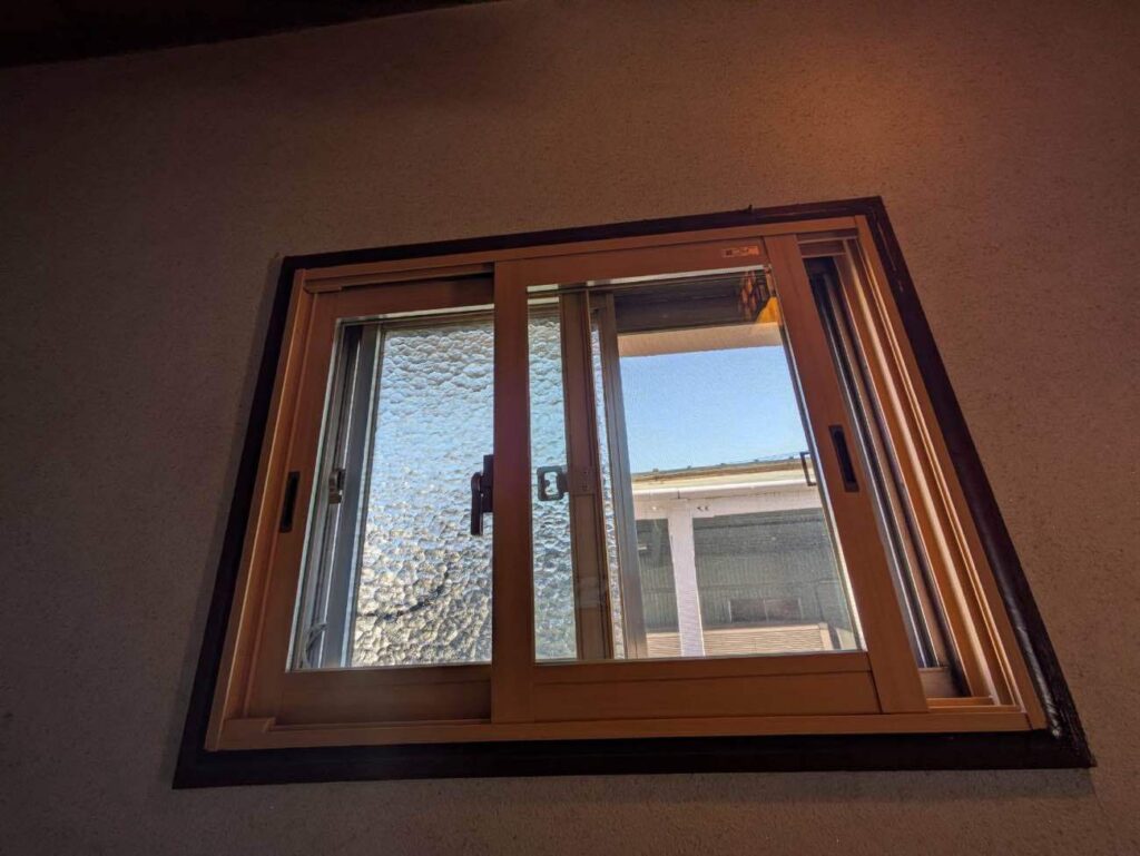 階段の窓　内窓施工