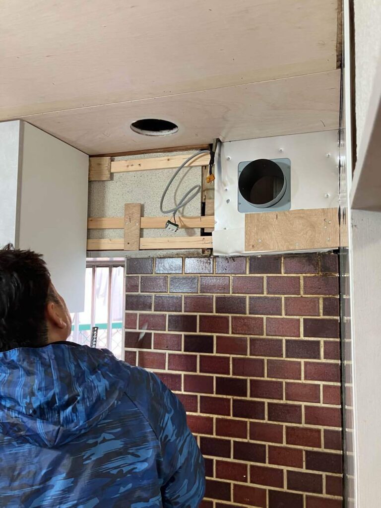 キッチン　施工中