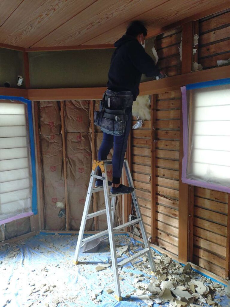 和室の壁を解体