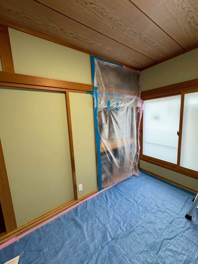 和室　クロス貼り