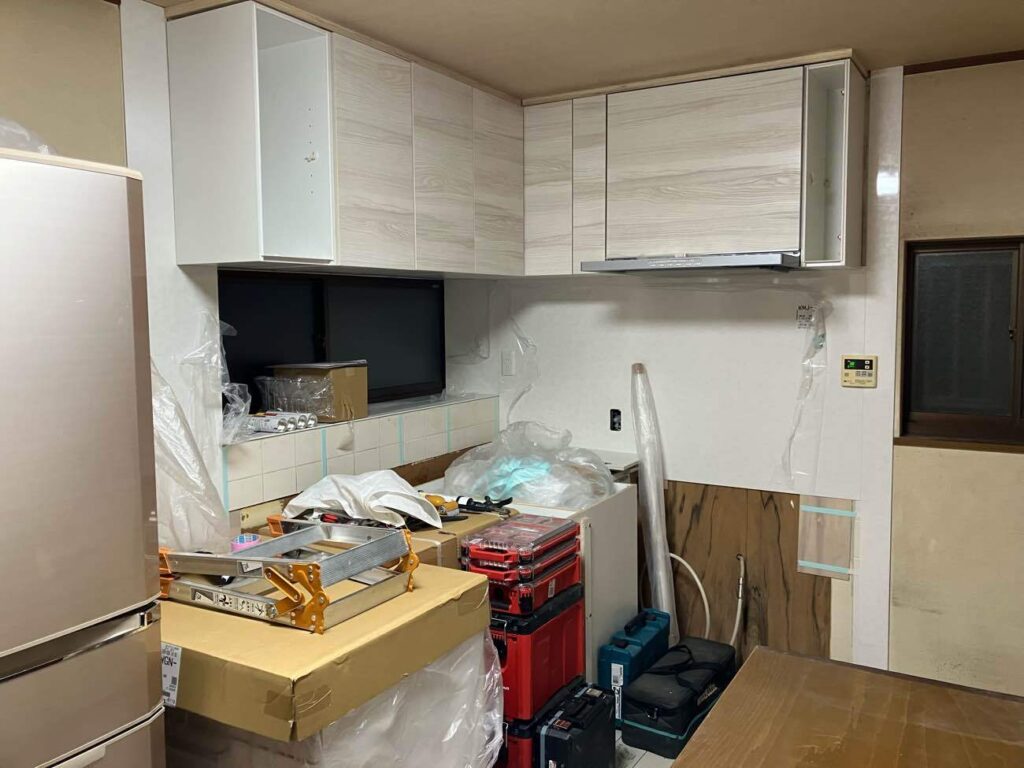キッチン　組み立て中