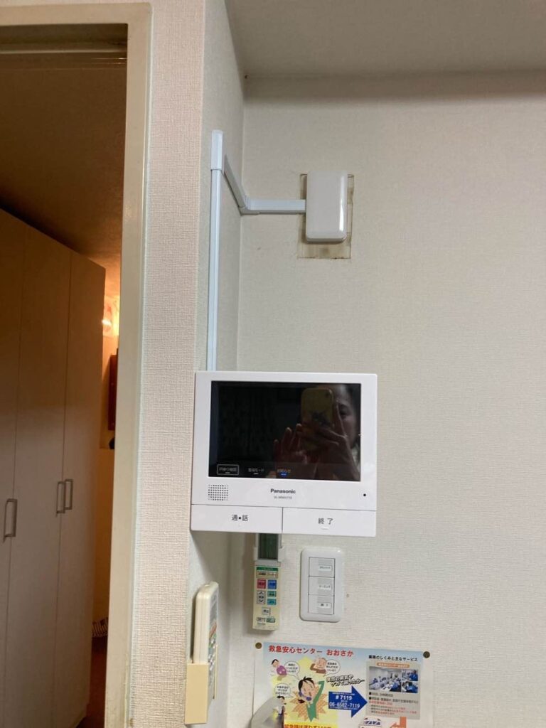 交換したインターホン