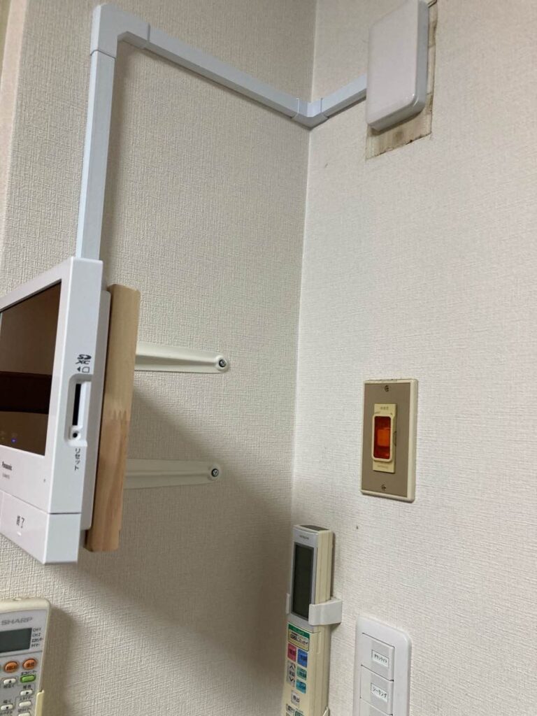 交換したインターホン