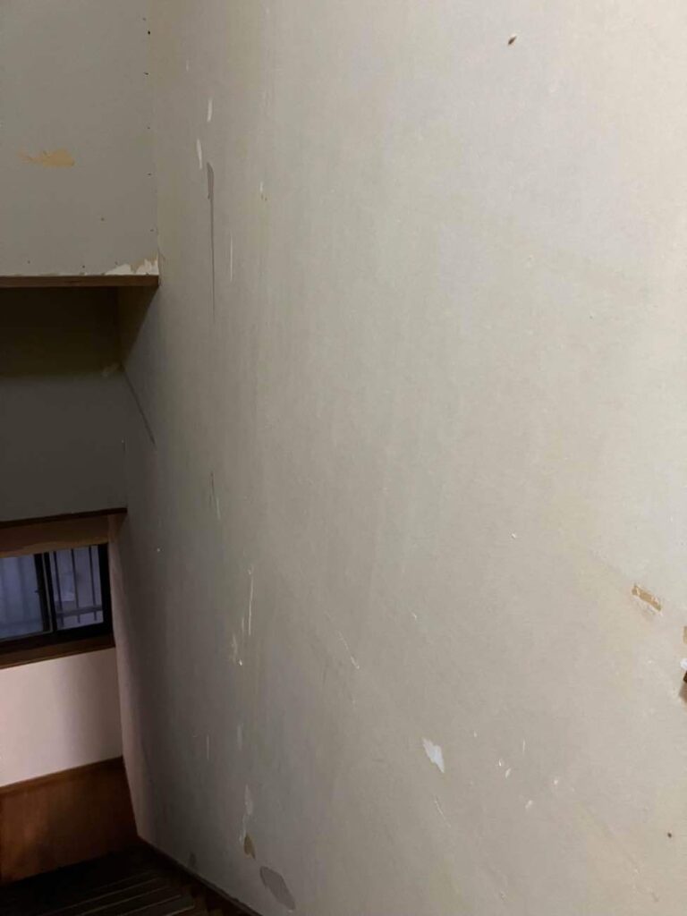 剥がれたクロス