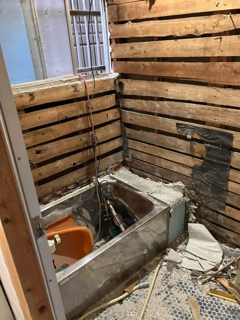 浴室　壁の解体