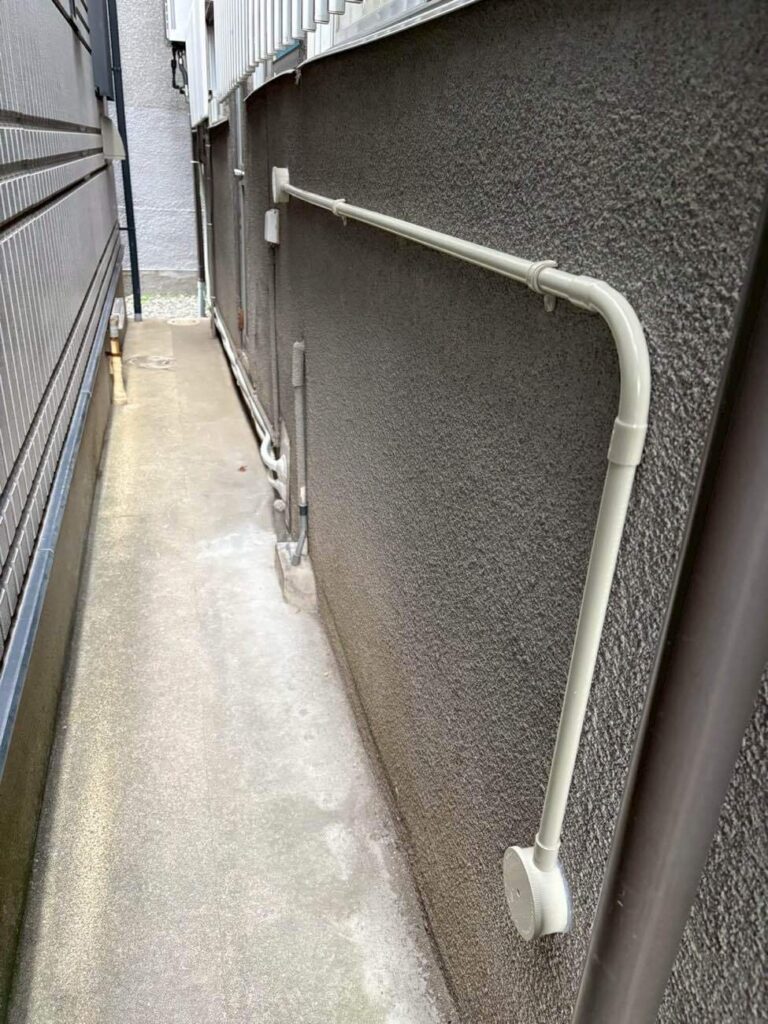 コンセント　外壁をつたって増設